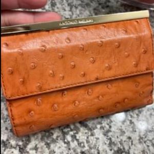 Antonio Melanie wallet great condition